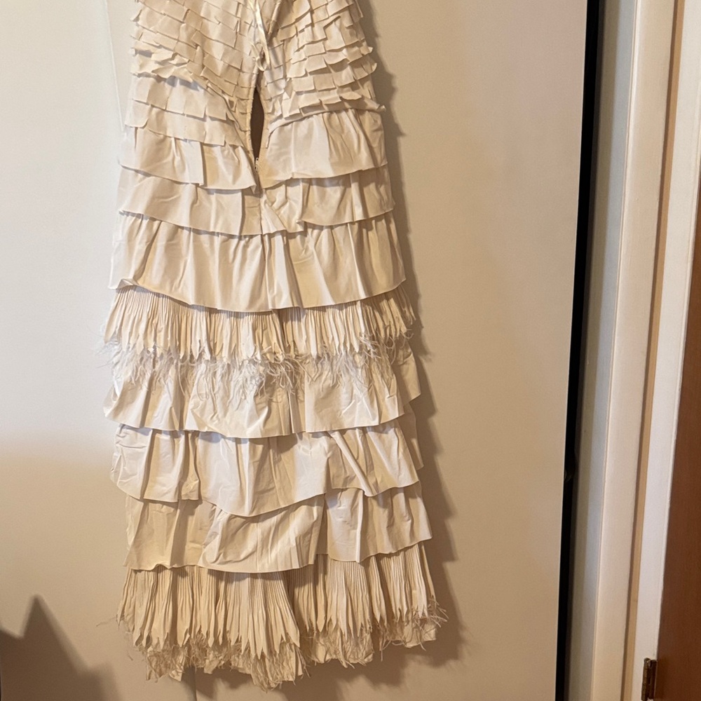 Elegant Cream Ruffled tiered formal evening gown with feathers - Picture 5 of 16